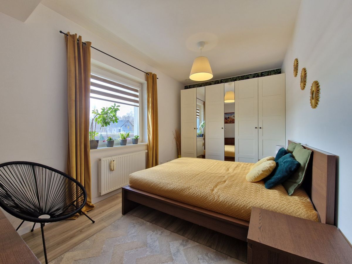 Duży ogród, parterowy dom do wprowadzenia