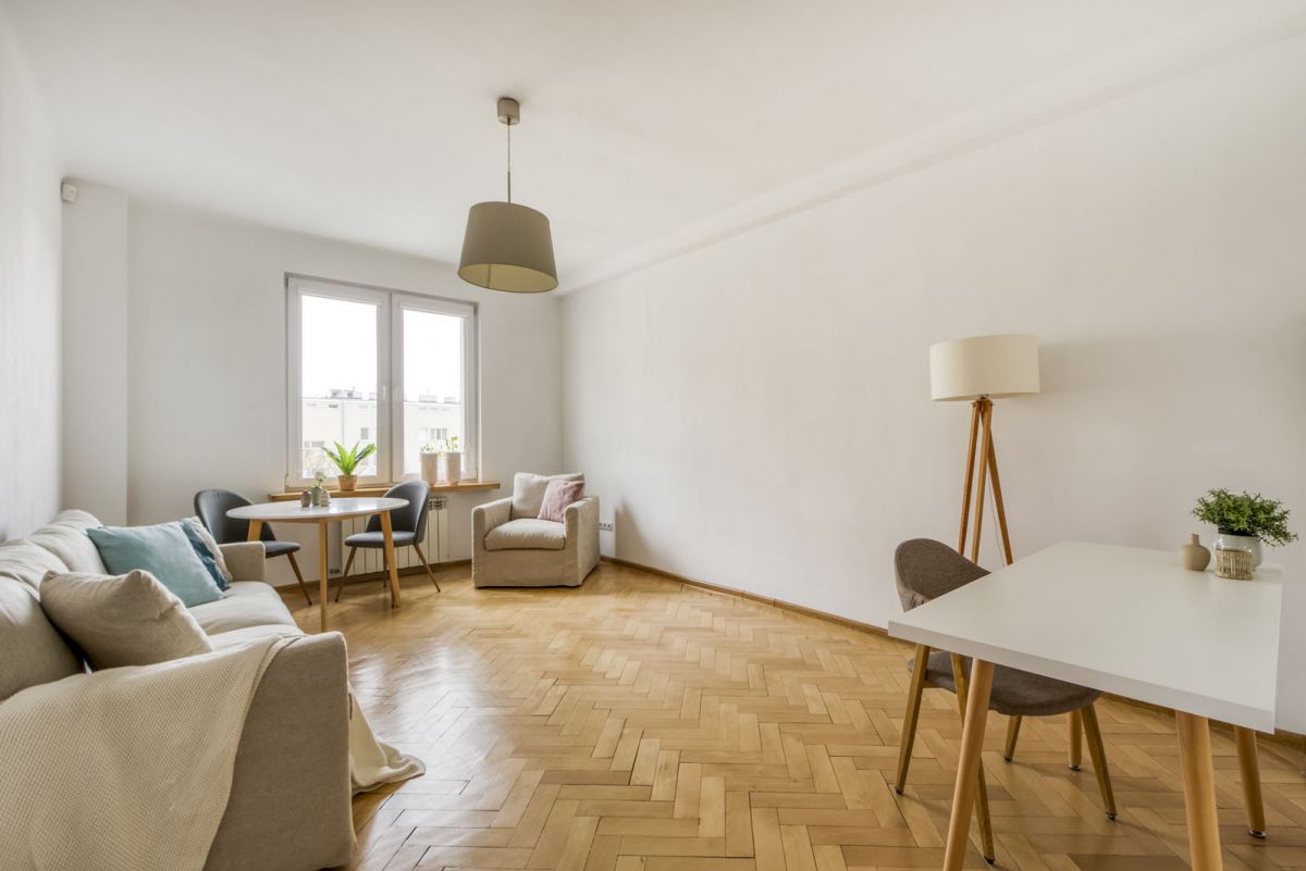 Widne, dwustronne, tuż przy metrze, ciche