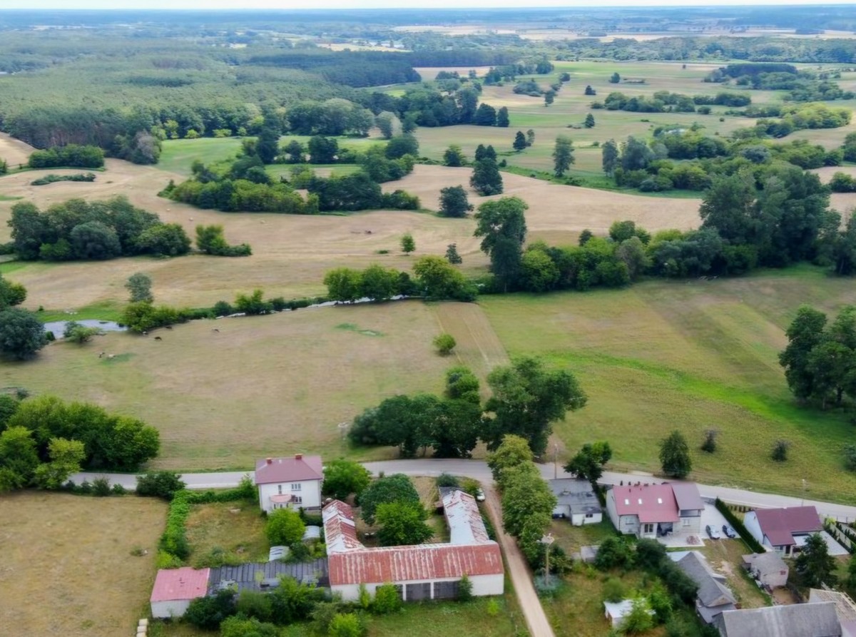 Siedlisko 3400 m² + budynki 600 m²