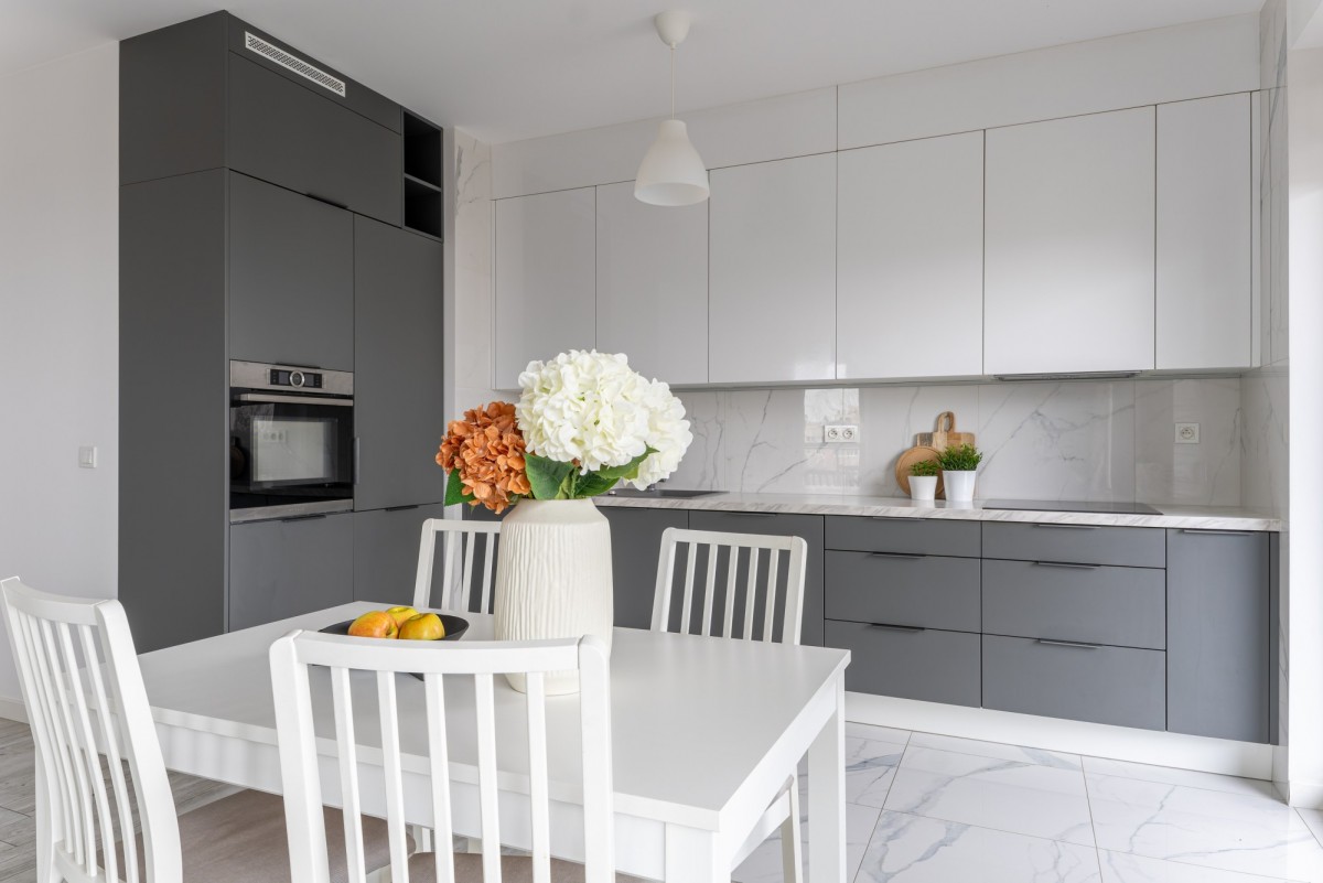 SŁONECZNE, JASNE I PRZESTRONNE – MARINA MOKOTÓW