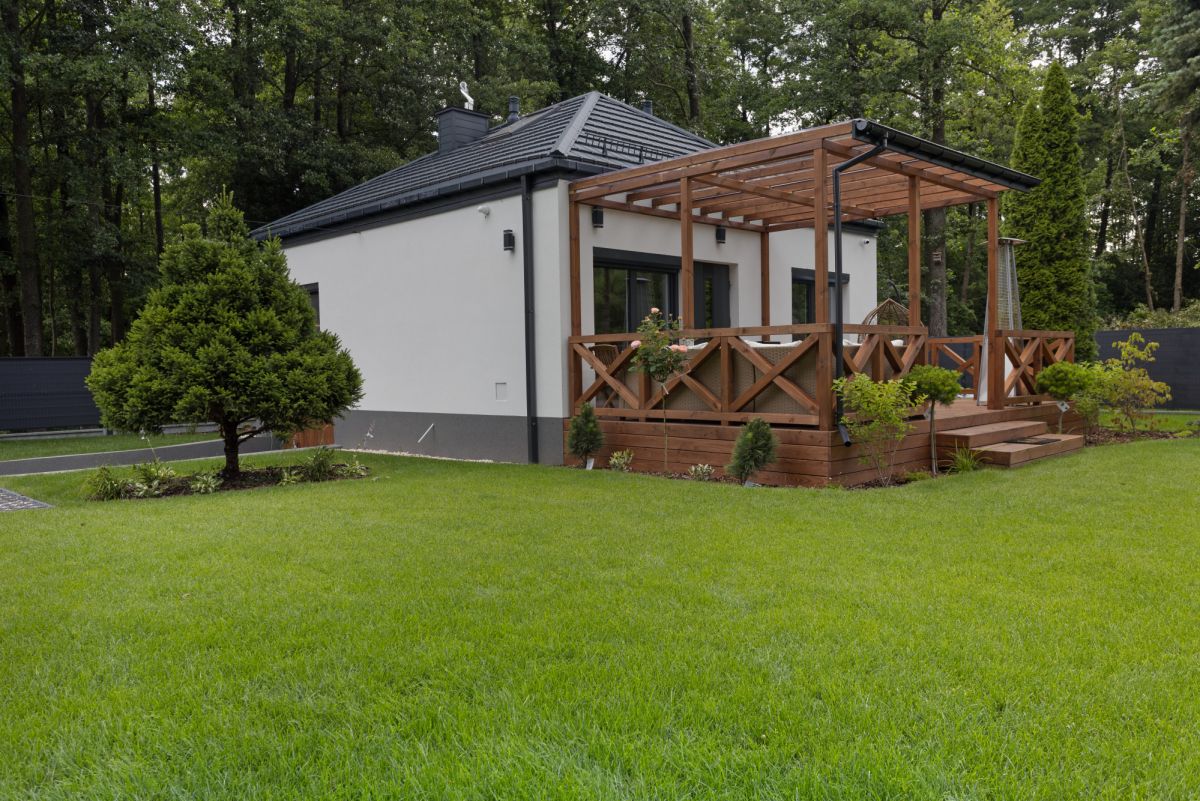 Nowoczesny dom z sauną, balią i nowoczesnym wnętrz