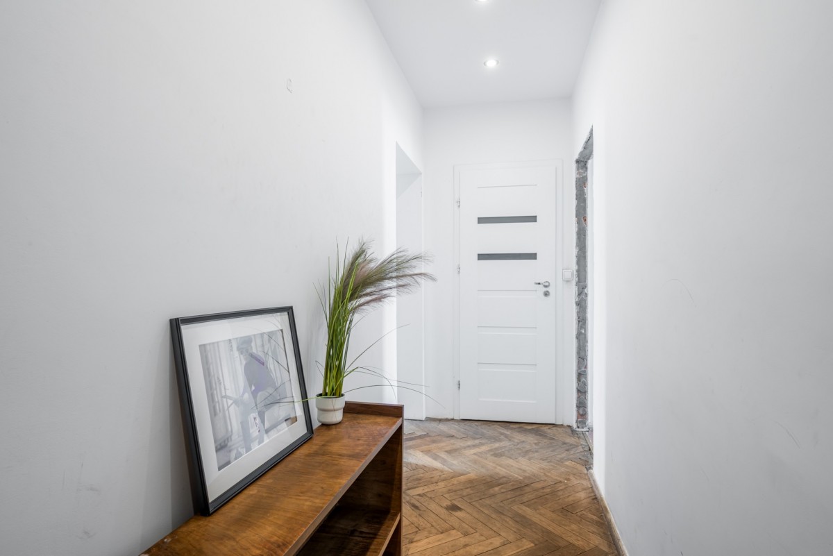 Dwustronna kawalerka na granicy Śródmieścia