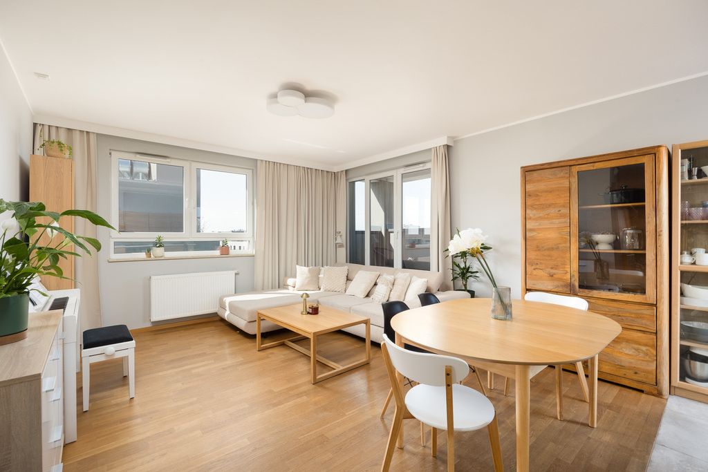 Ostatnie piętro  Taras i balkon  2 msc garażowe