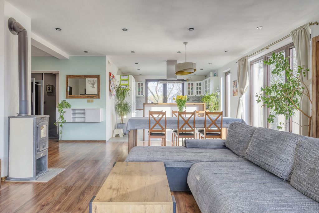 Przestronny dom z funkcjonalnym układem