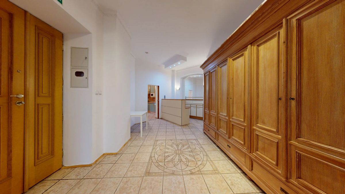 Biuro 131 m² (5 pokoi) zabytkowa kamienica