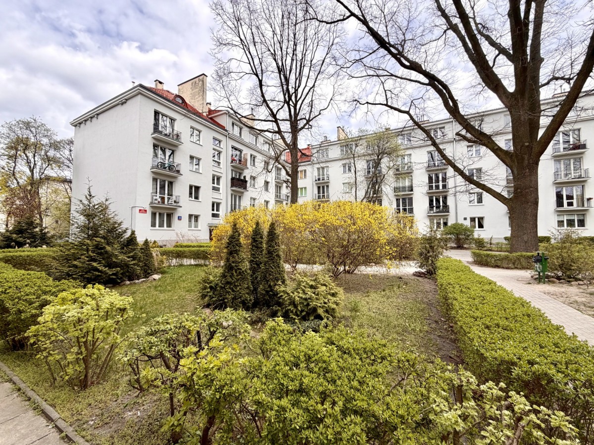 Przy Metrze Racławicka | Budynek z cegły | Piwnica