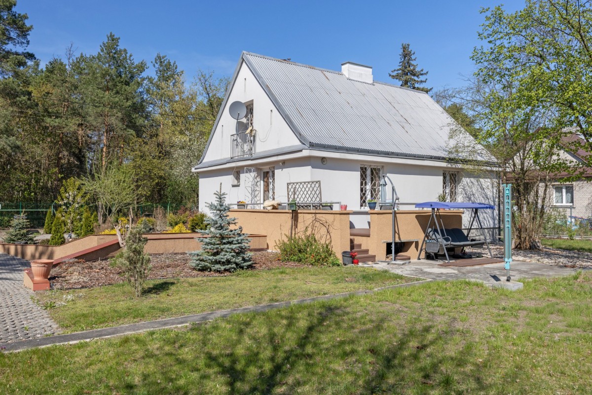 Nieduży dom Wawer Miedzeszyn z ładną działką
