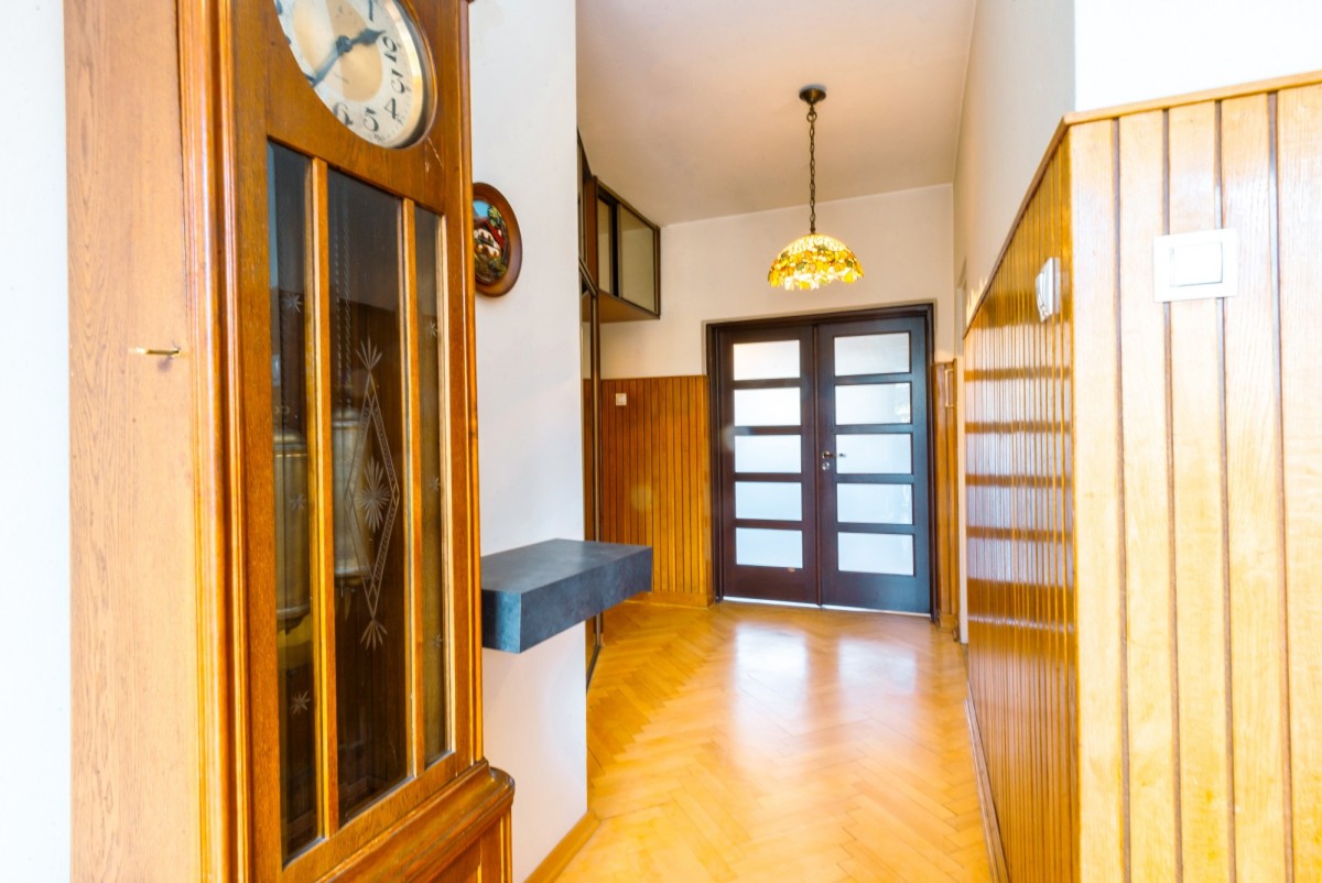 Klasyczny dom w Świdrze z piękną działką 1527 m²