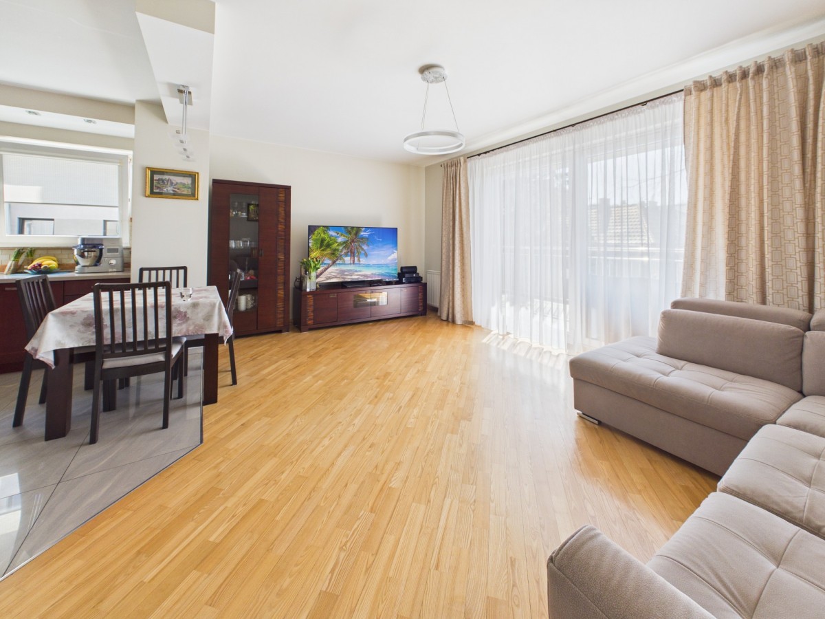 4 pokoje (79 m²) z dużym balkonem wśró
