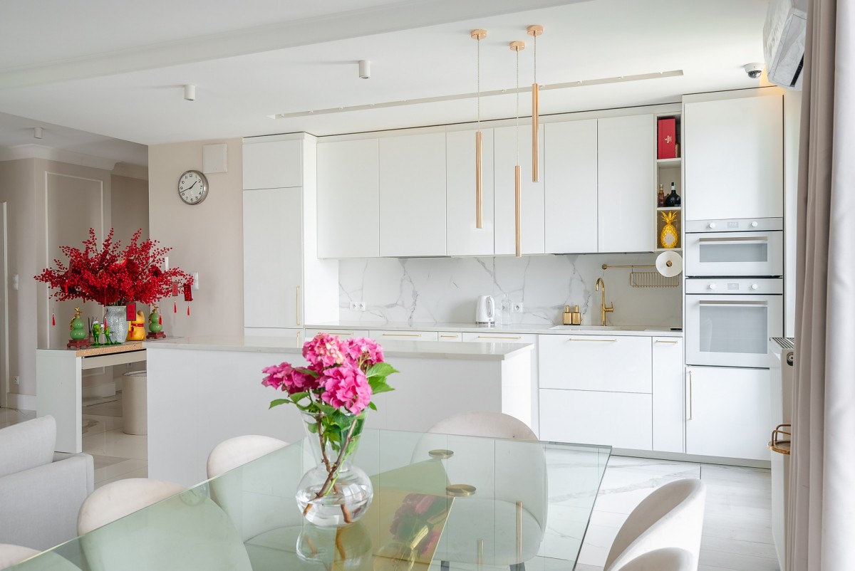 4 pokoje / 2 łazienki / duży balkon