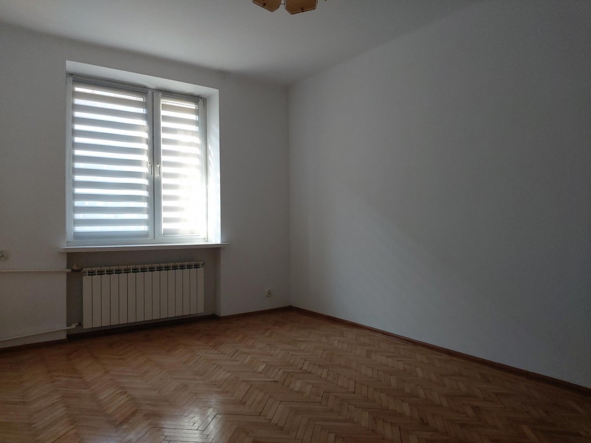 Rozkładowe, ciche  3 pokojowe przy Placu Hallera