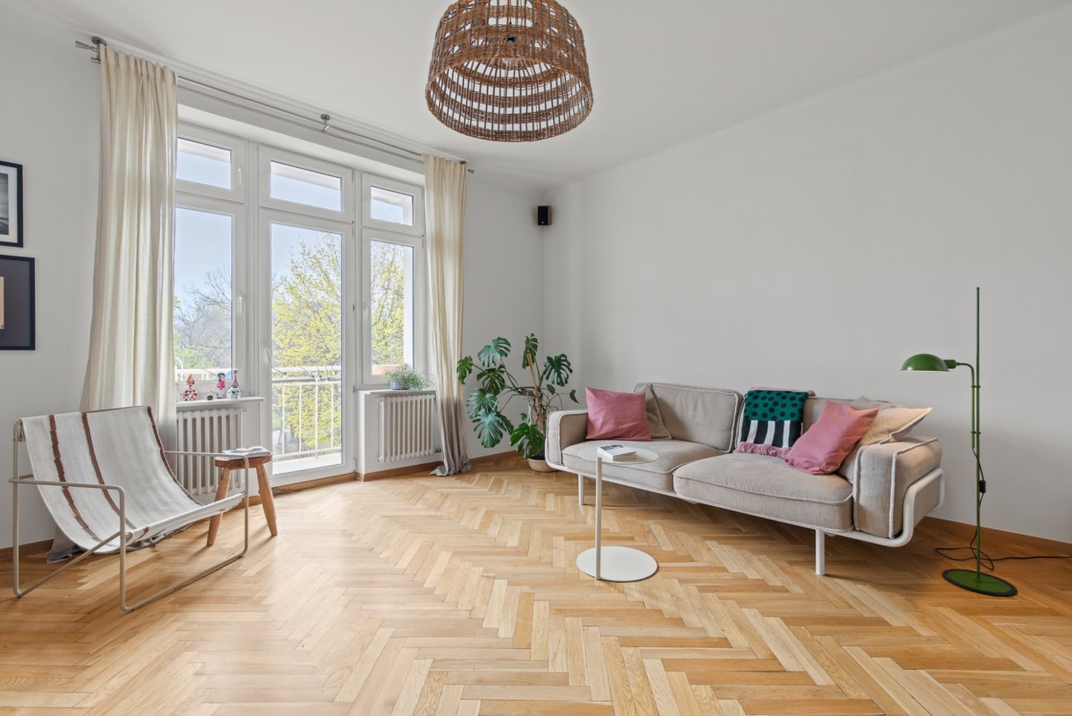 apartament w kamienicy z widokiem na park