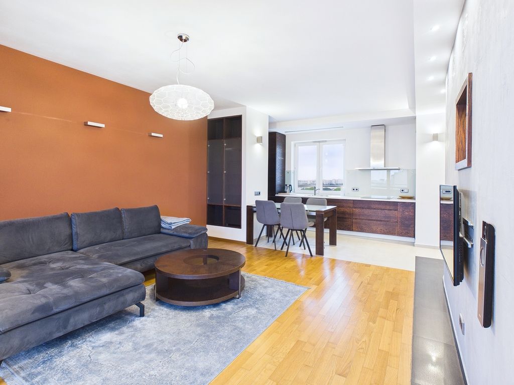 3 Pokoje  Metro  Balkon  Wysoki Standard