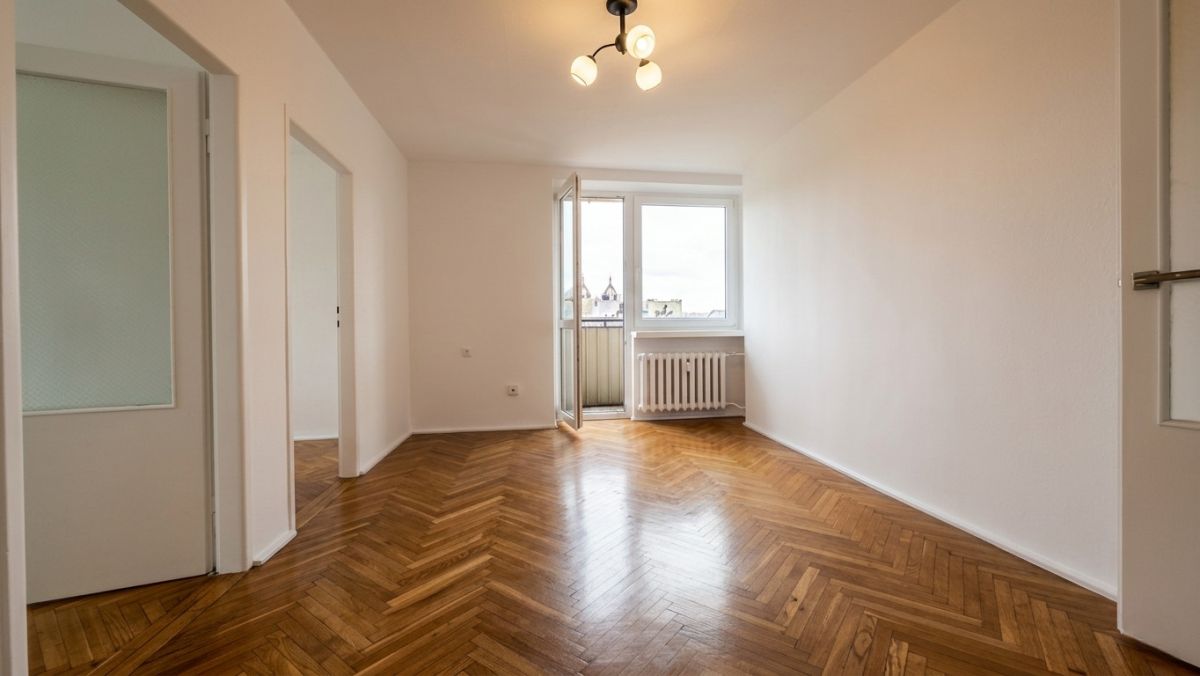 centrum, 3 pokoje, nieumeblowane, balkon