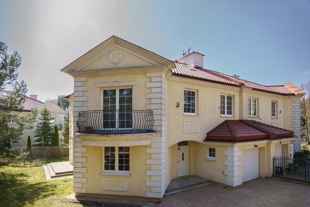 Elegancki dom przy lesie  Józefów Dworkowa