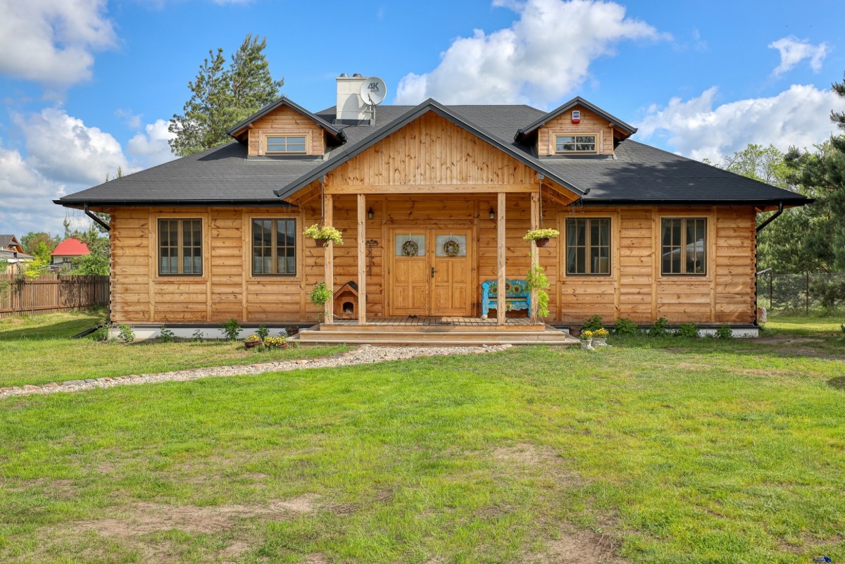 Posiadłość nad Bugiem z działką 5100m