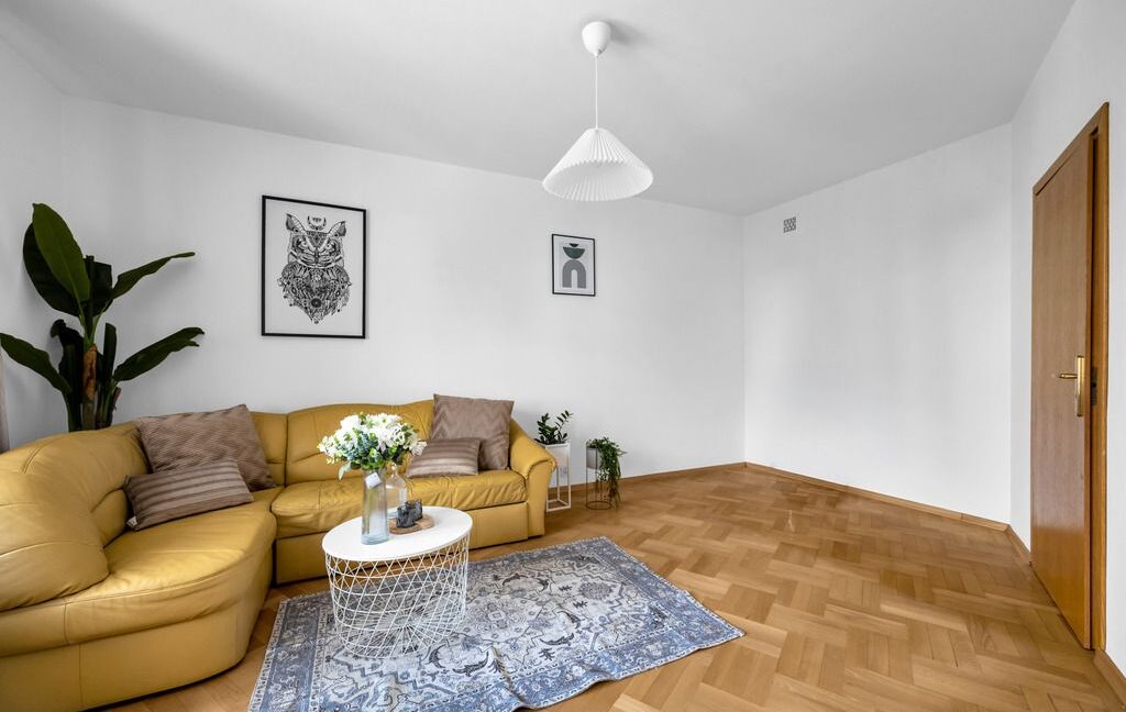 25630165