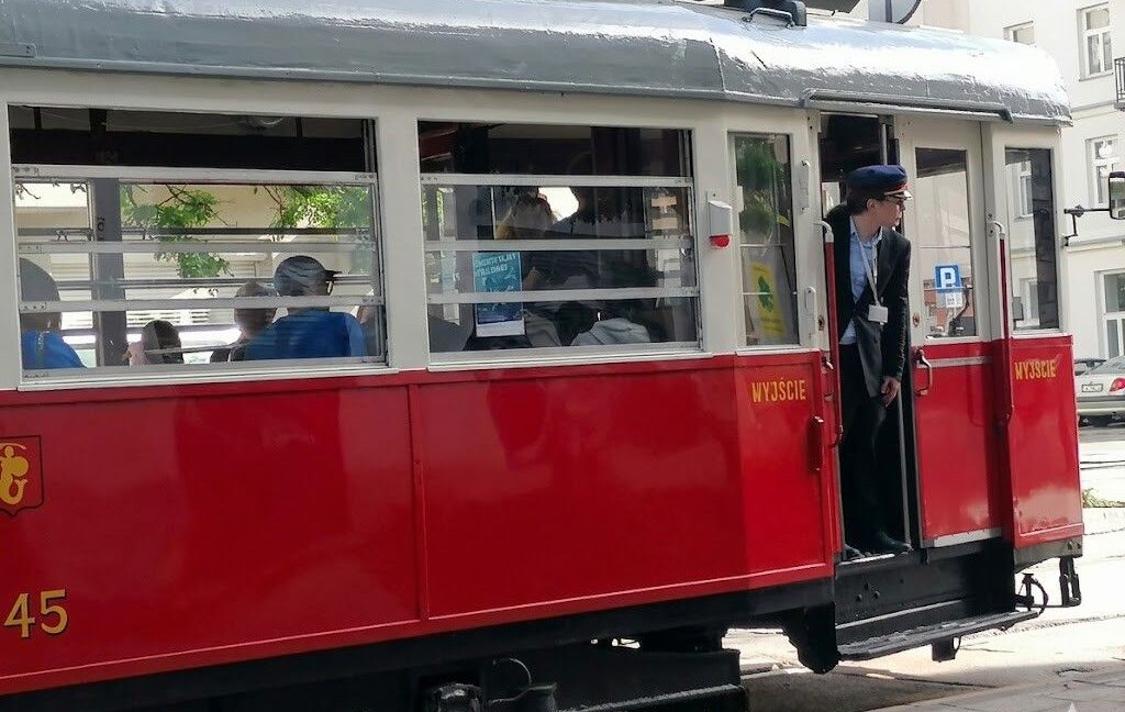 25652127