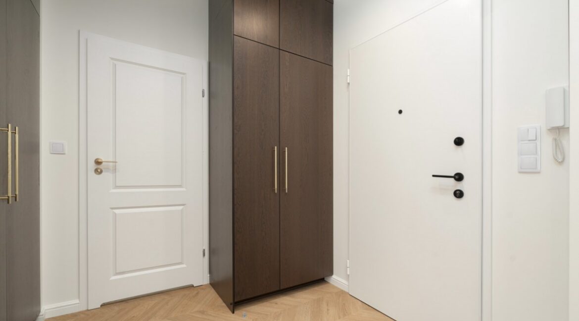 25699476