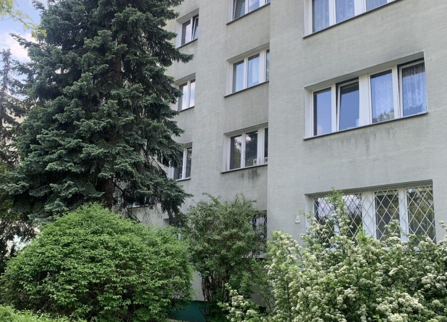25722584