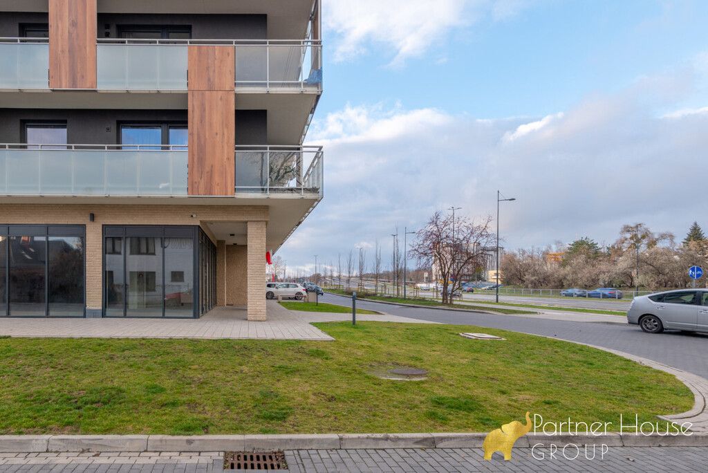 Lokal 103m2  Narożny  Duże witryny  Dwa wejścia