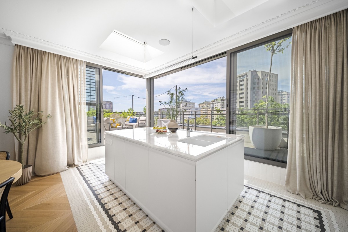 Nowy apartament z tarasami i jacuzzi