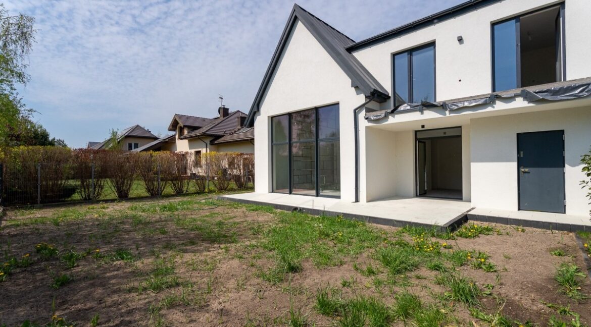25823985