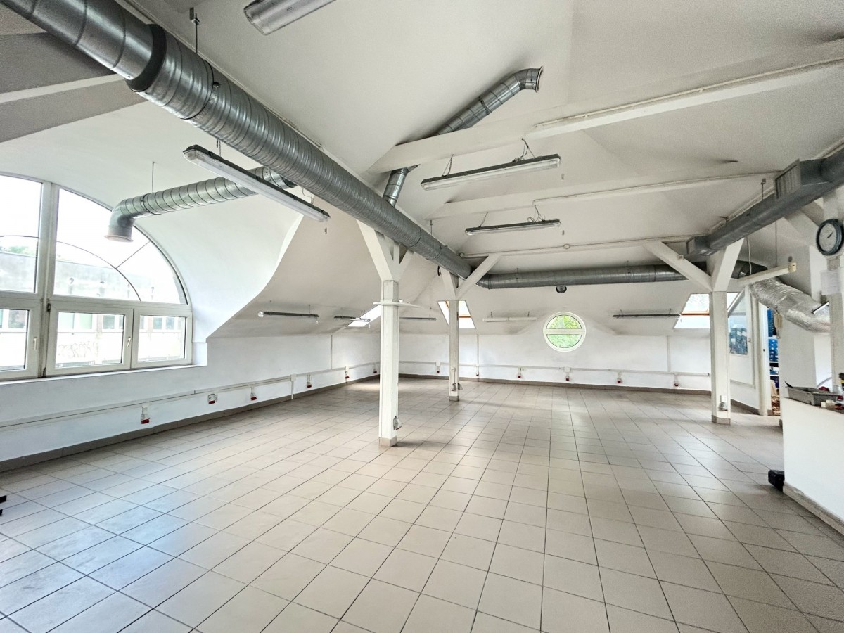 Trzykondygnacyjny Budynek 507 m² – Atrakcyjna Cena