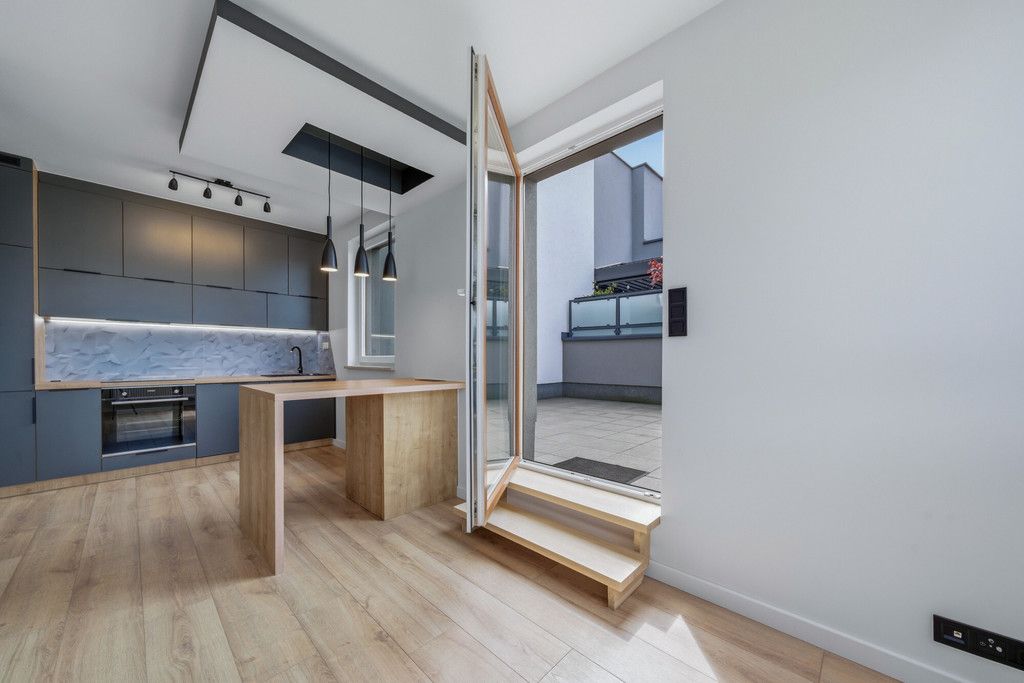 Świeżo wykończony apartament  Wysokie piętro