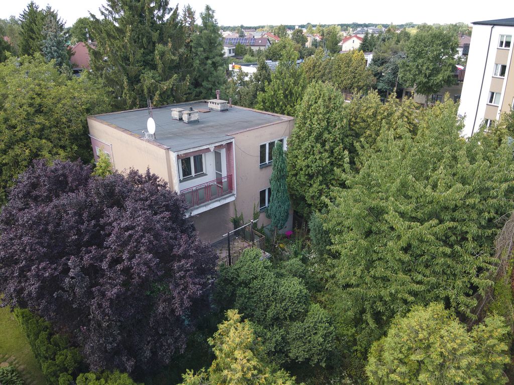 Zacisze – dom do remontu z dużym ogrodem.