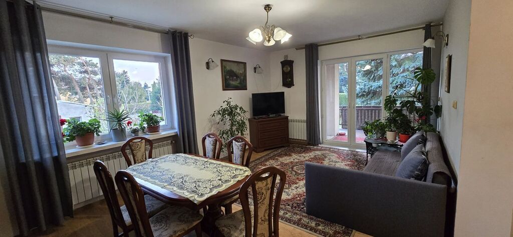 Dom 2-poziomowy  piwnica na działce o pow. 913 m²