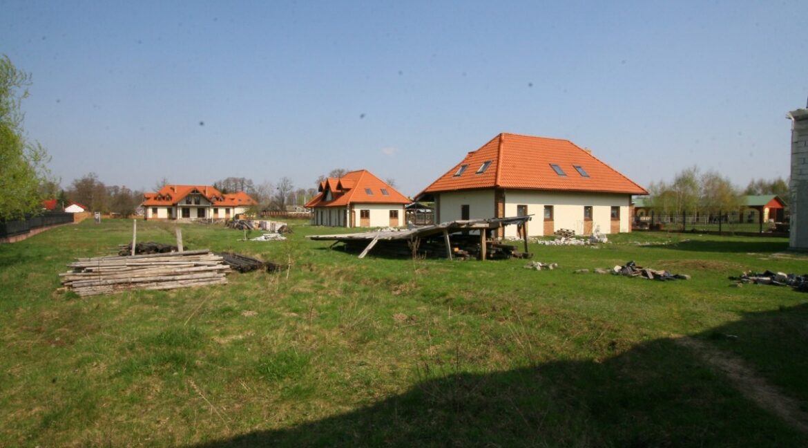 3746553