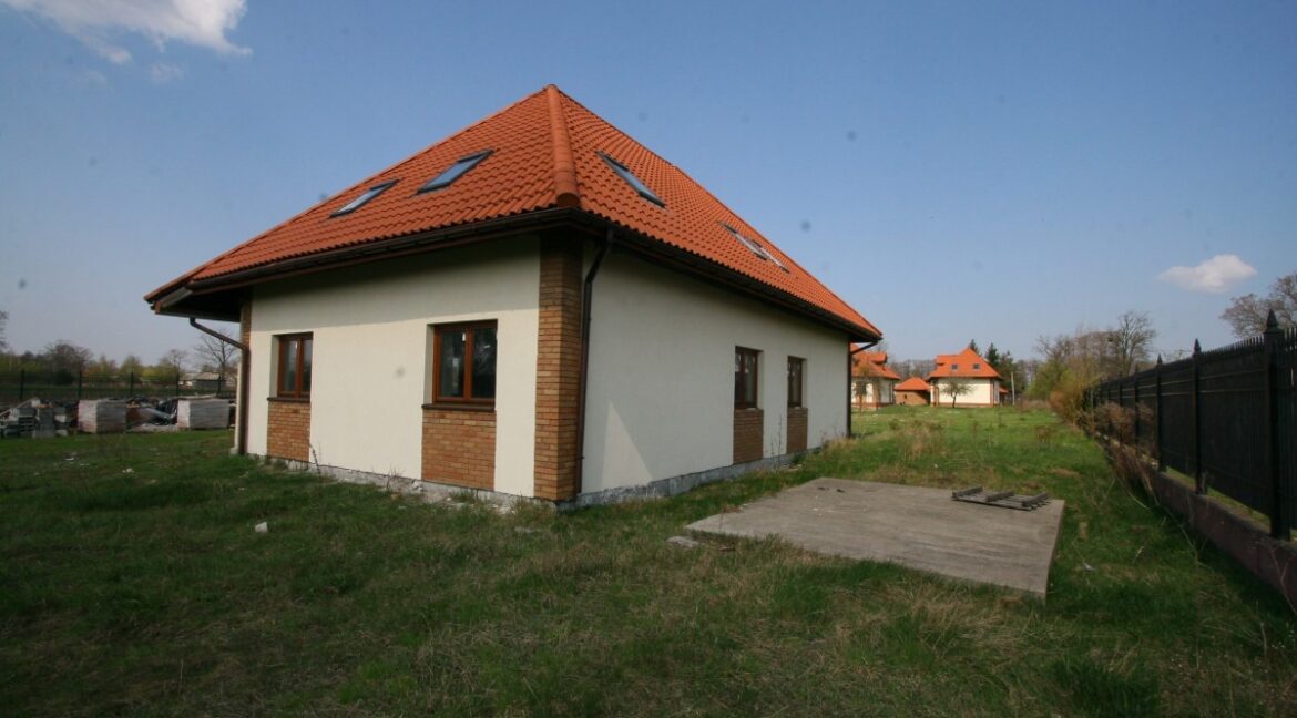 3746560