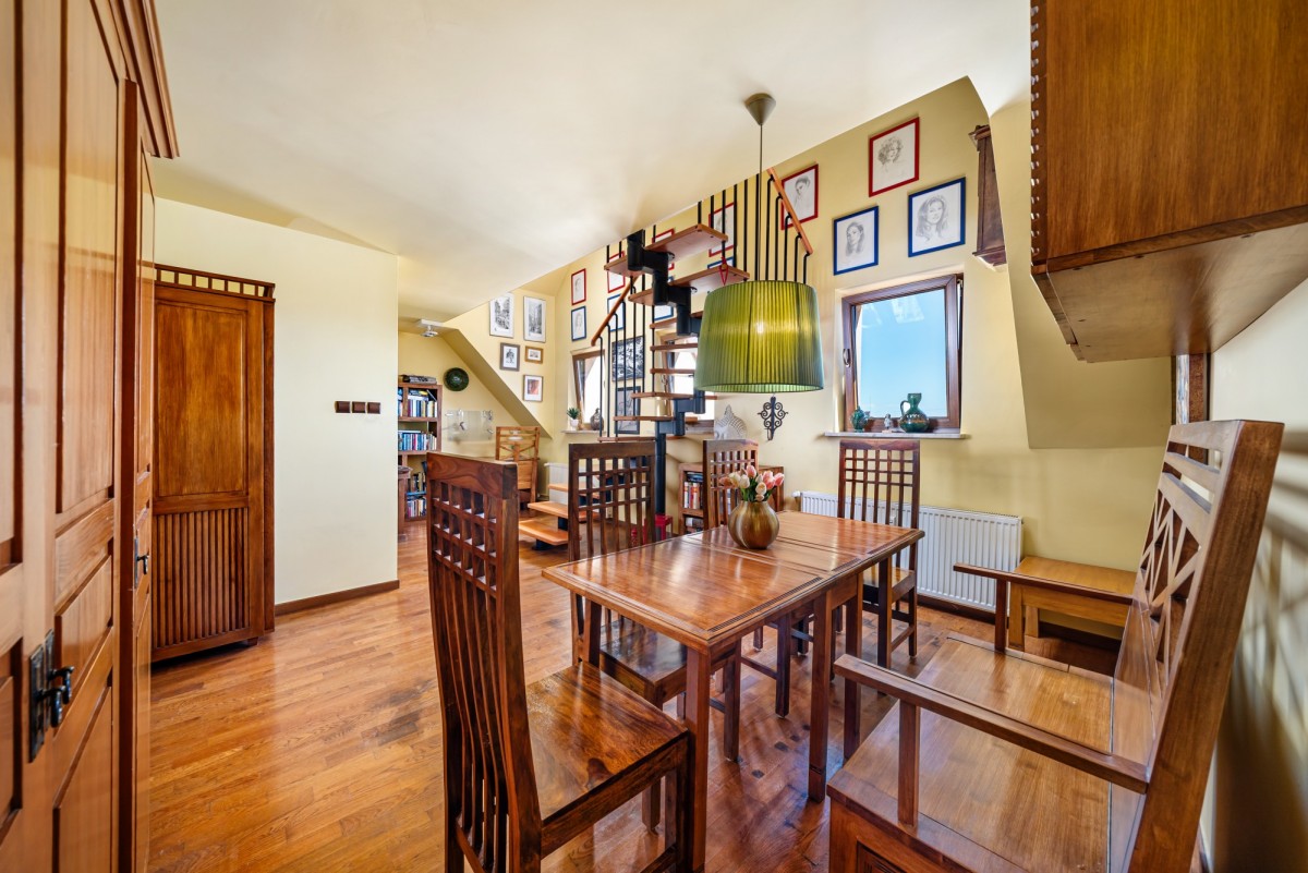 Dwupoziomowy loft 91 m2 z widokiem na Kabaty.