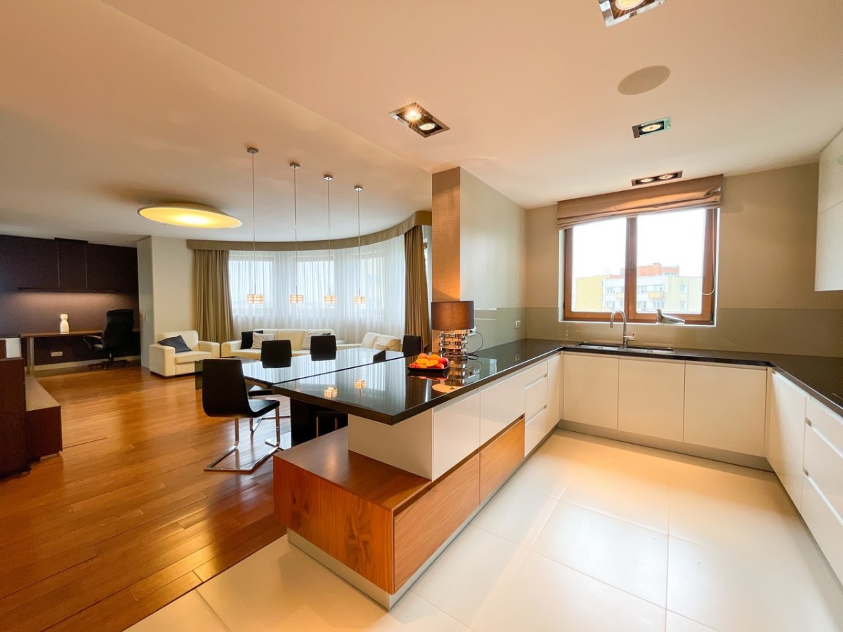 Przestronny apartament z tarasem, Ochota Residence