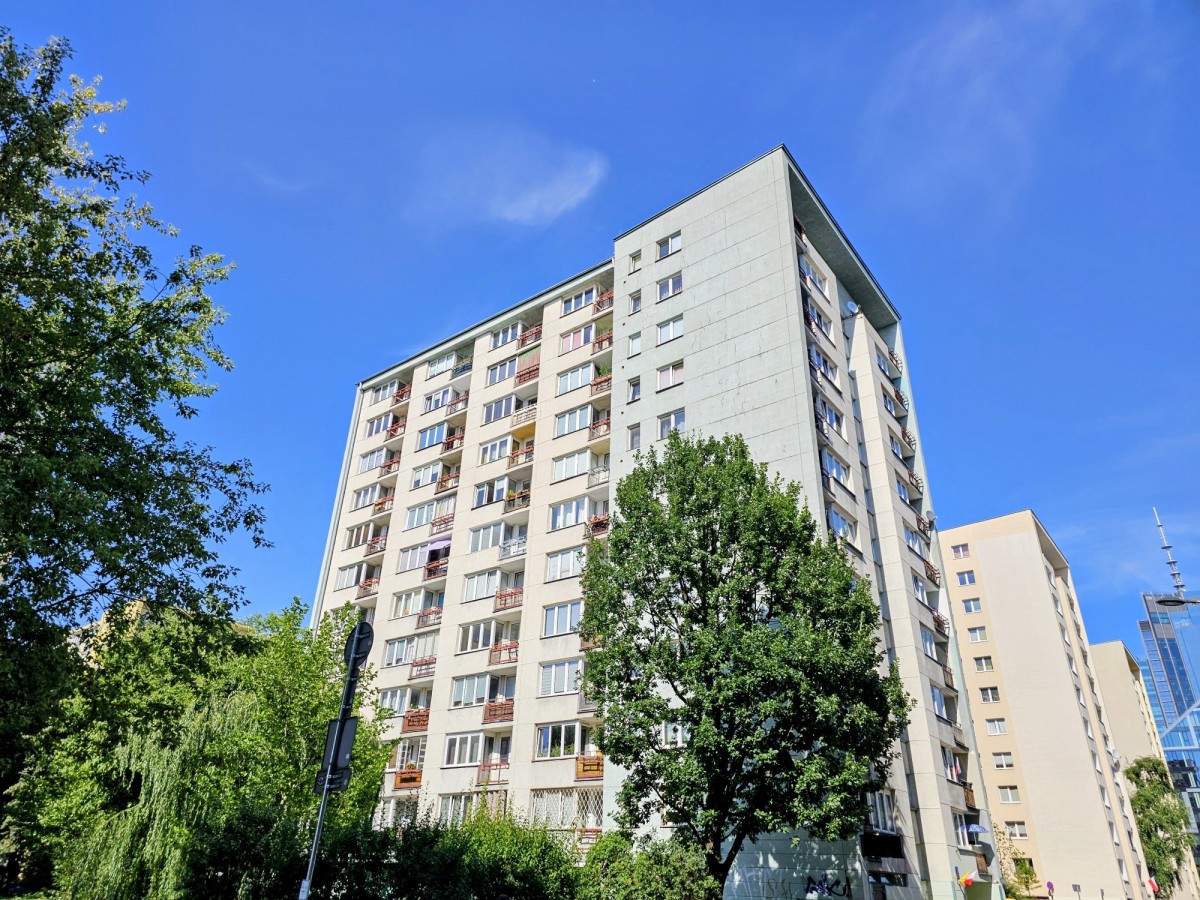 Dwa pokoje z oddzielną kuchnią przy centrum Wawy