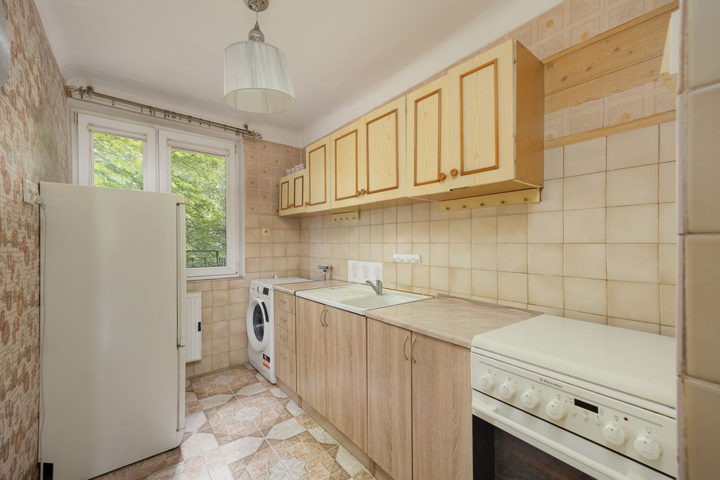 Dwustronne  Balkon  Wśród zieleni  Tramwaj