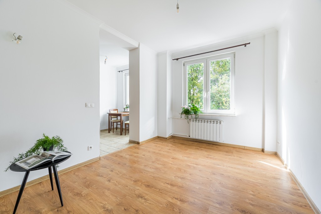 Kawalerka 23,80 m2 z oddzielną kuchnią.