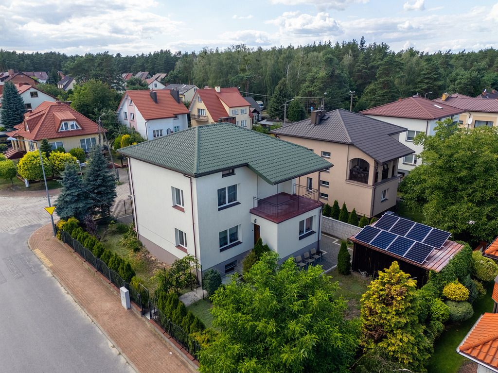Dom wolnostojący 200 m² z fotowoltaiką i garażem