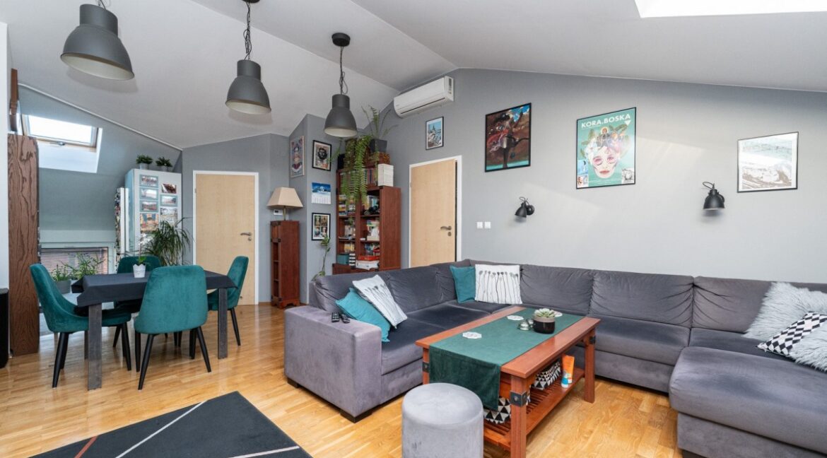 24808695