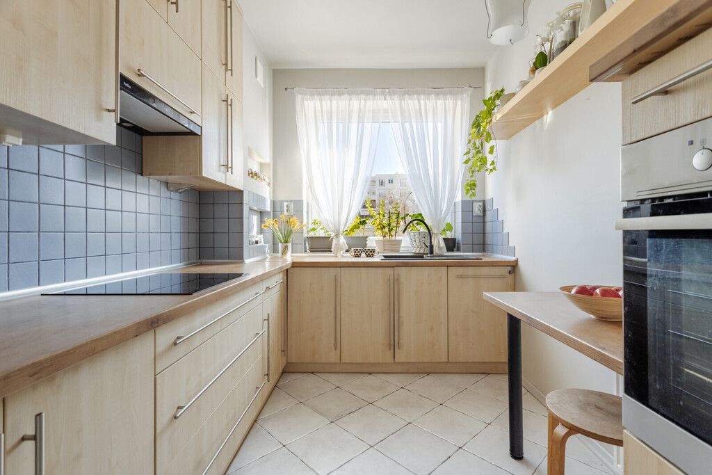 4 pokoje  oddzielna kuchnia  balkon  Książkowa 9F
