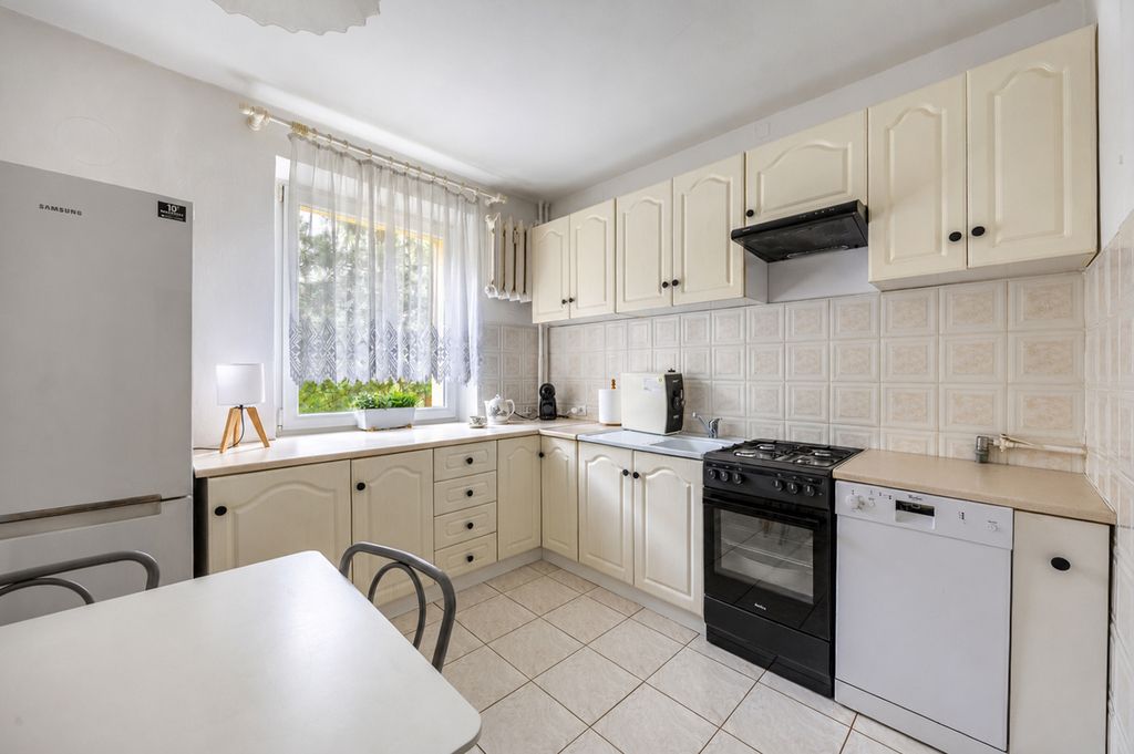 3 pokoje  65 m²  Metro Natolin  balkon