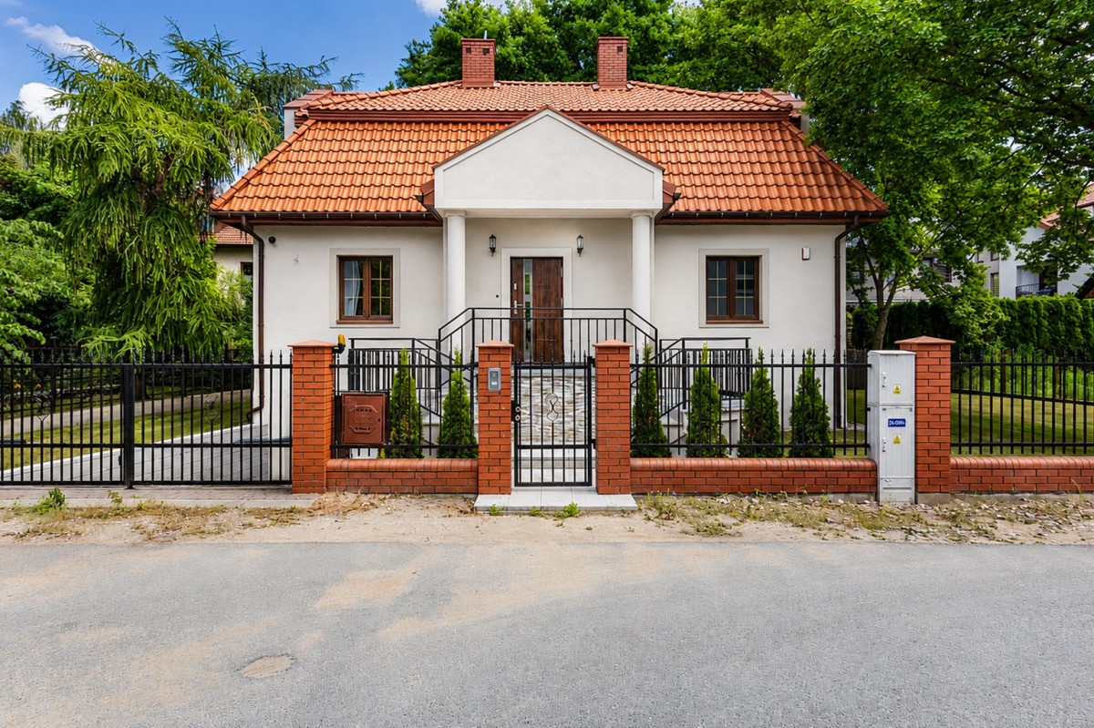 Dom klasyczna bryła  264m2, Stara Miłosna