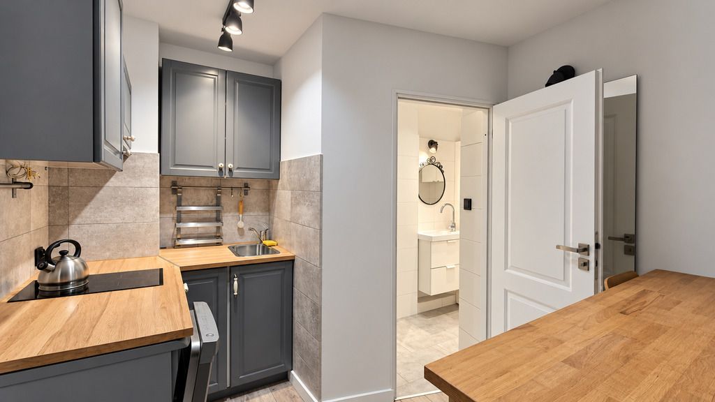 23 m² ciszy w środku Pragi  metro, ochrona, 2 scho