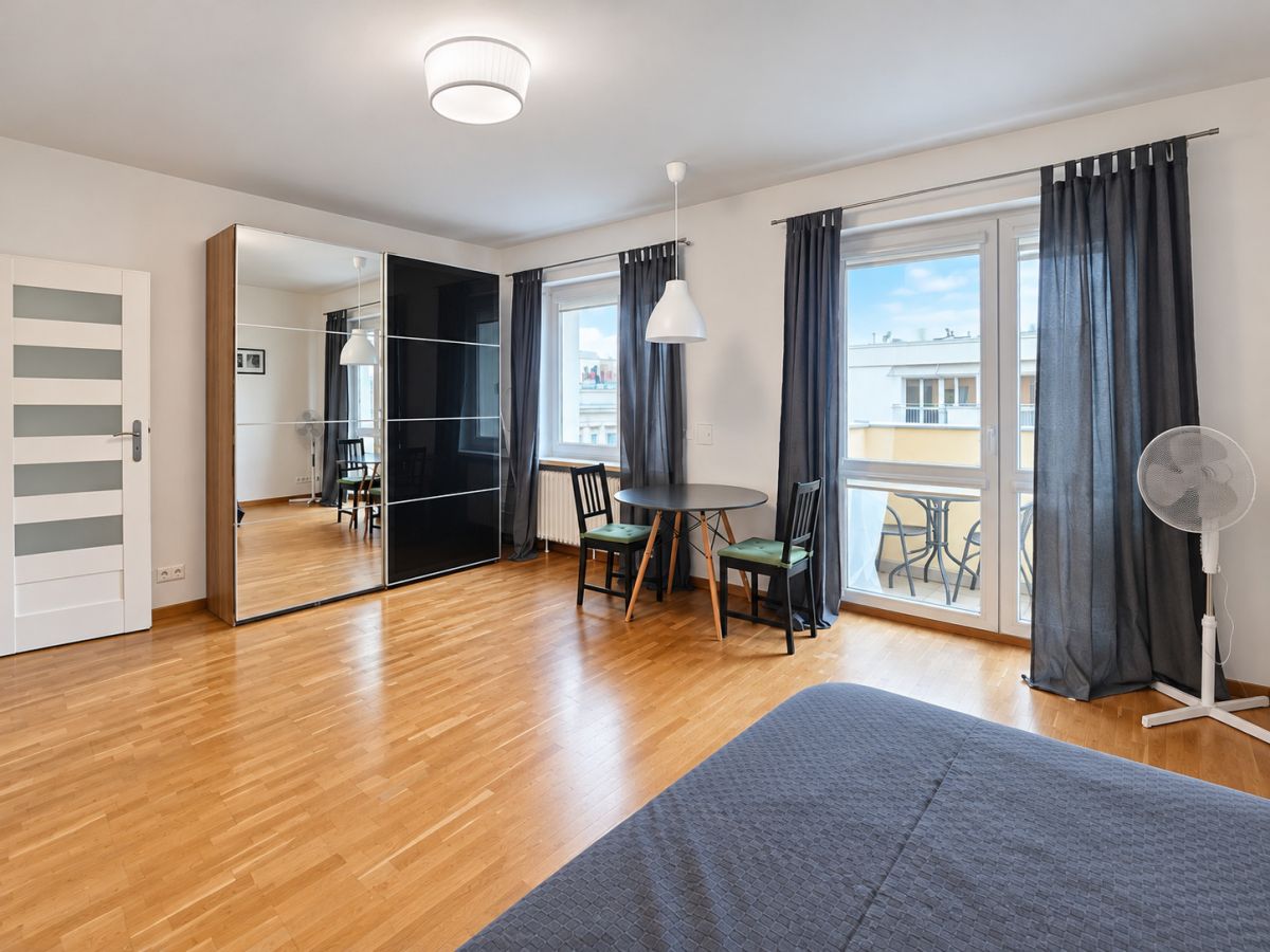 Wynajmę przestronną kawalerkę w ścisłym Centrum